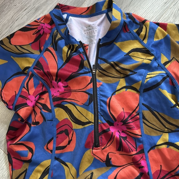 O’Neill swim top  rashguard size medium - Picture 2 of 5